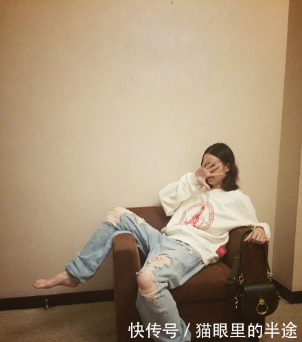 奚梦瑶90斤，宋佳128斤，两人同穿一条裤子，差距太尴尬！