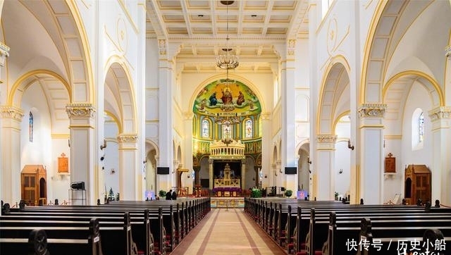 开在百年老屋的书店,观景效果极佳,是青岛最美书店之一