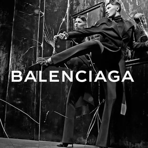 不谈衣服，时尚圈用哪些道具打造性感大片?