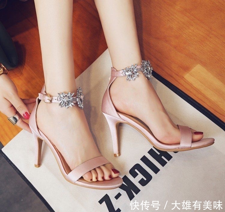  坡跟@天啊这么有女人味的高跟鞋，被高跟控的老婆看到了一下买了六双