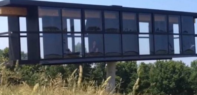 美国一个奇特的房子，房子里的人要保持两端平衡，否则就会倾斜！