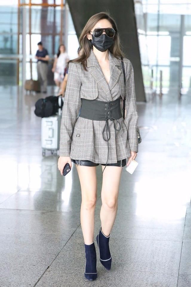 张天爱太过分了!穿的衬衫解开了几个?网友:这也太不安分了!