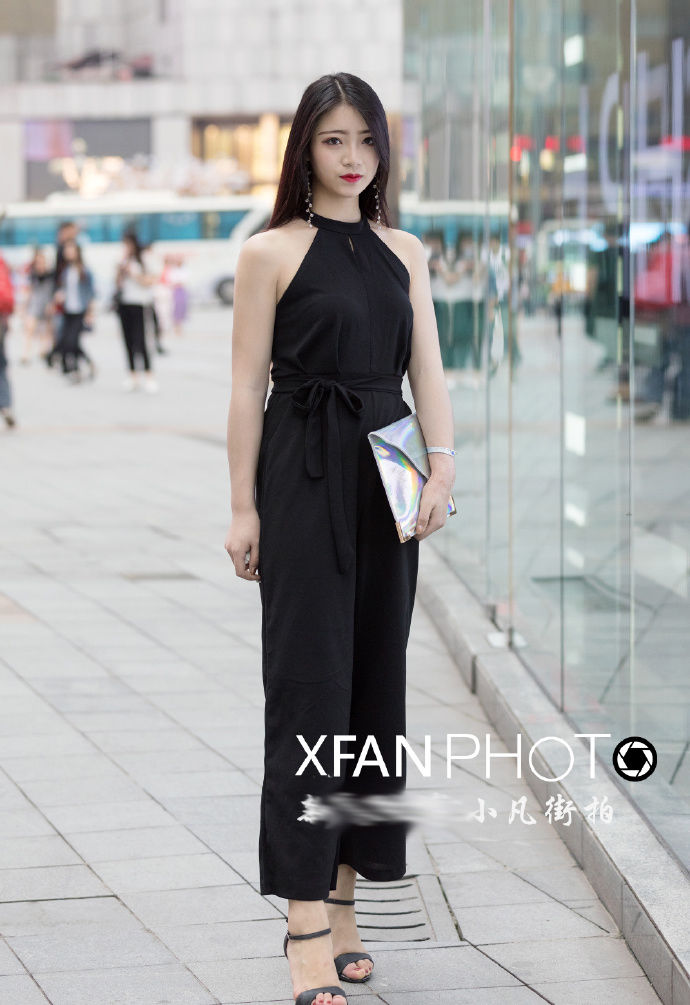 街拍成都:长得好看的女孩，都有一个共同点，那就是“瘦”!