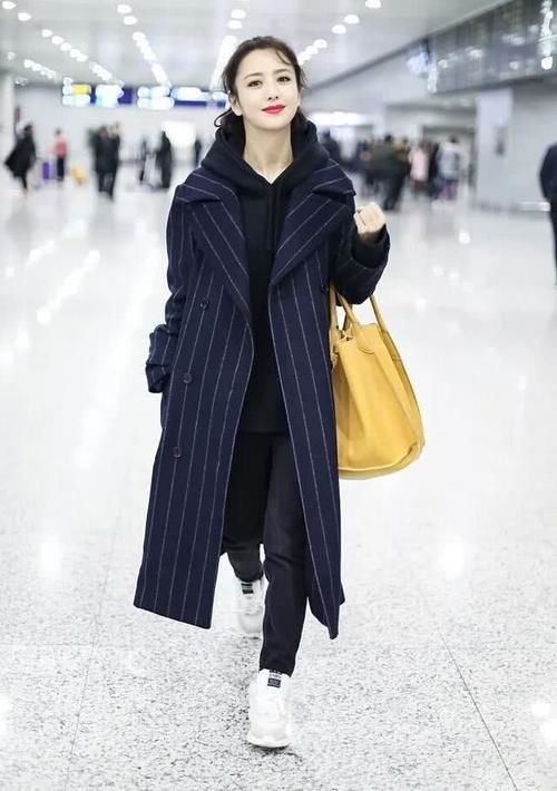  『厚重』快把你的厚重外套“断舍离”吧，开春只要这4件就足够了，又美又飒