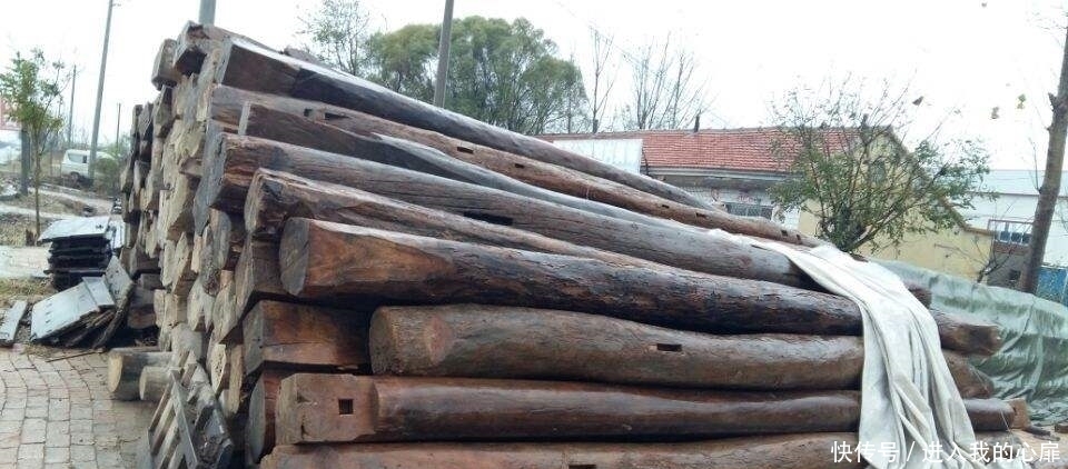  近些年@近些年，时不时有人到农村高价收购房梁，用来干啥？看完才知猫腻