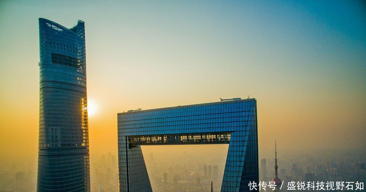 中国第一高楼总高度有632米，花费8年及耗资150亿建成
