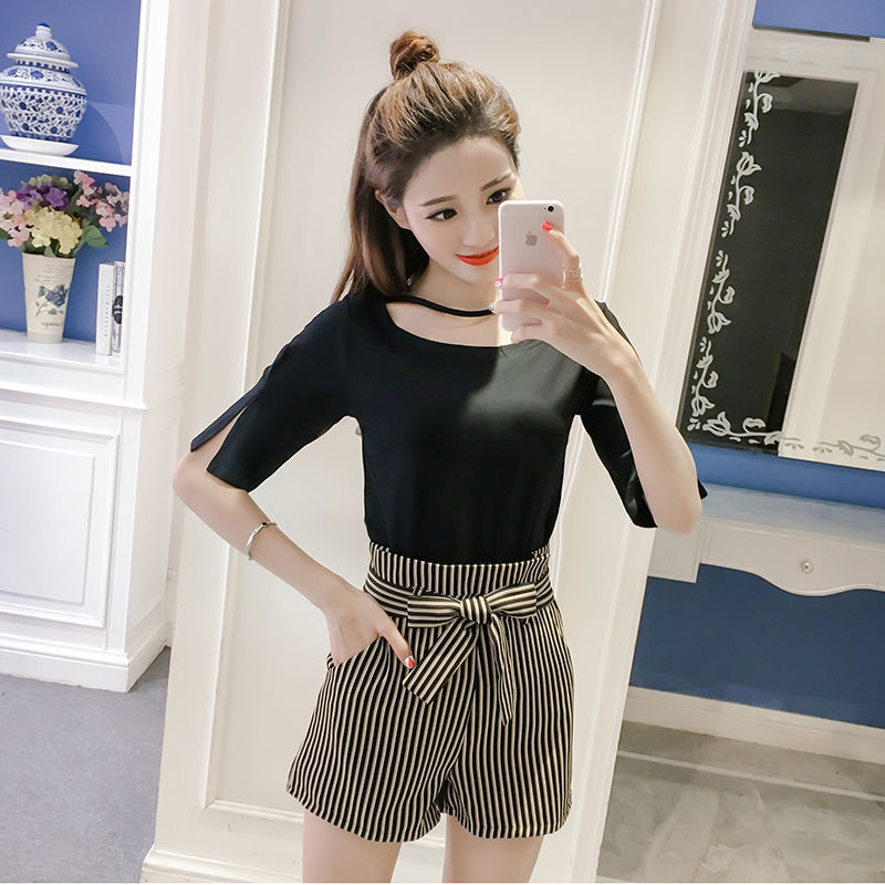 女朋友穿上这短裤套装真好看，靓丽显肤白，大方又时髦