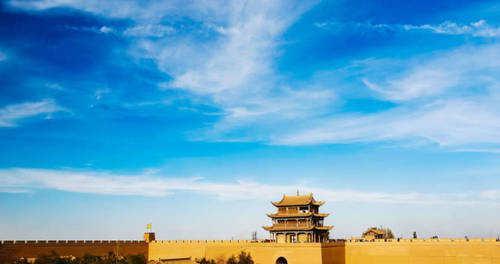 中国国内行程最长的火车：途经45个城市，跑一趟需要三天三夜