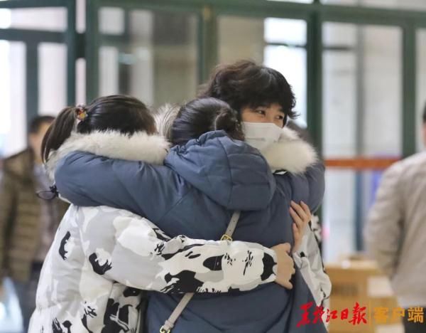  #出征#仅11小时完成集结 我省第四批驰援湖北医疗队出征