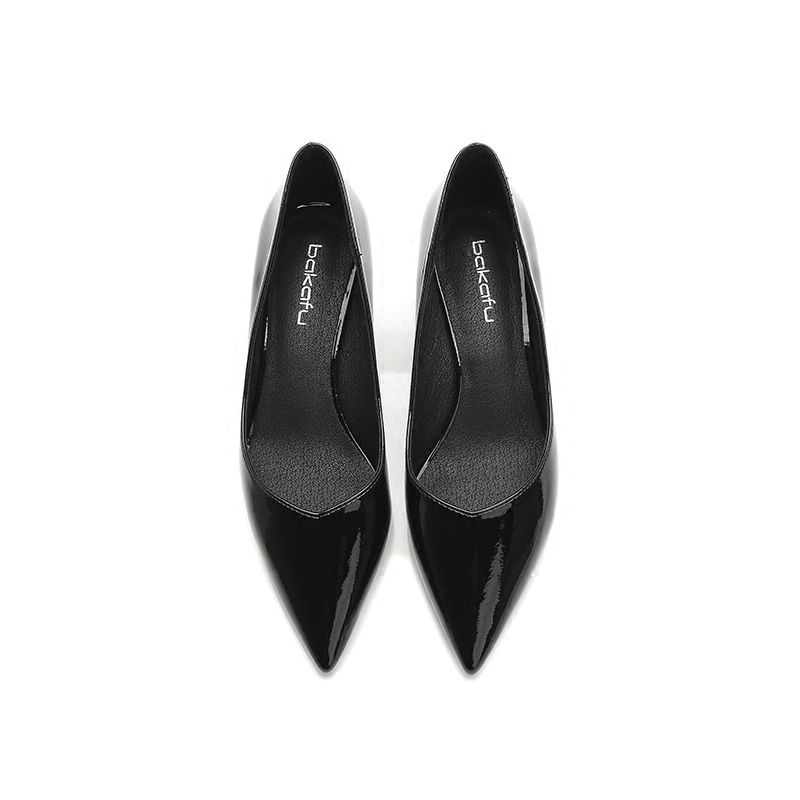 女人穿高跟鞋更有气质，微胖女人必备哦