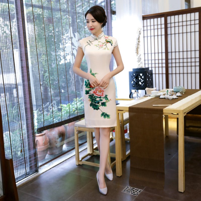 等七八天，旗袍裙终于上新!看完立马买2件，婆婆穿美到不可思议