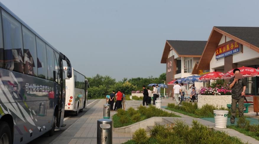 港珠澳大桥连高速都不如！为啥通行费那么高？专家：答案满意吗？