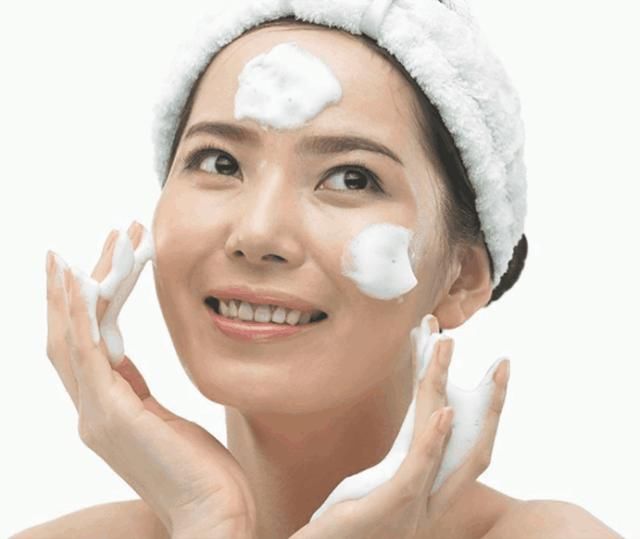 医生提醒:粗大毛孔像“筛子”, 坚持每天洗1种水,毛孔一小再小