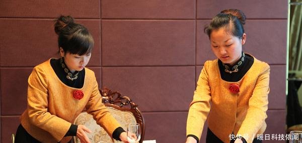  「4000」目前的中国社会中，有多少人仍然拿着3000元的月薪