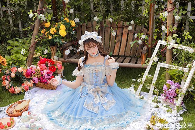 #闺蜜#女生在闺蜜生日会上穿花嫁Lolita,闺蜜的反应过于真实