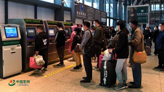  北高速收费站@江城?重启丨解放军报记者全景记录武汉“解封”