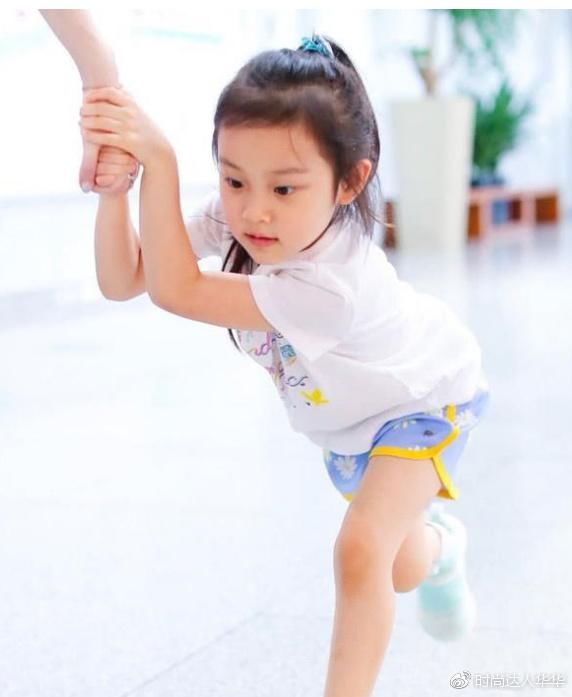 戚薇的女儿和李小璐的女儿！差距这么大？