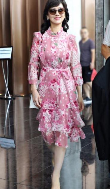 伊能静被赵雅芝“带坏”了，7000块的奶奶衣还能穿成18岁