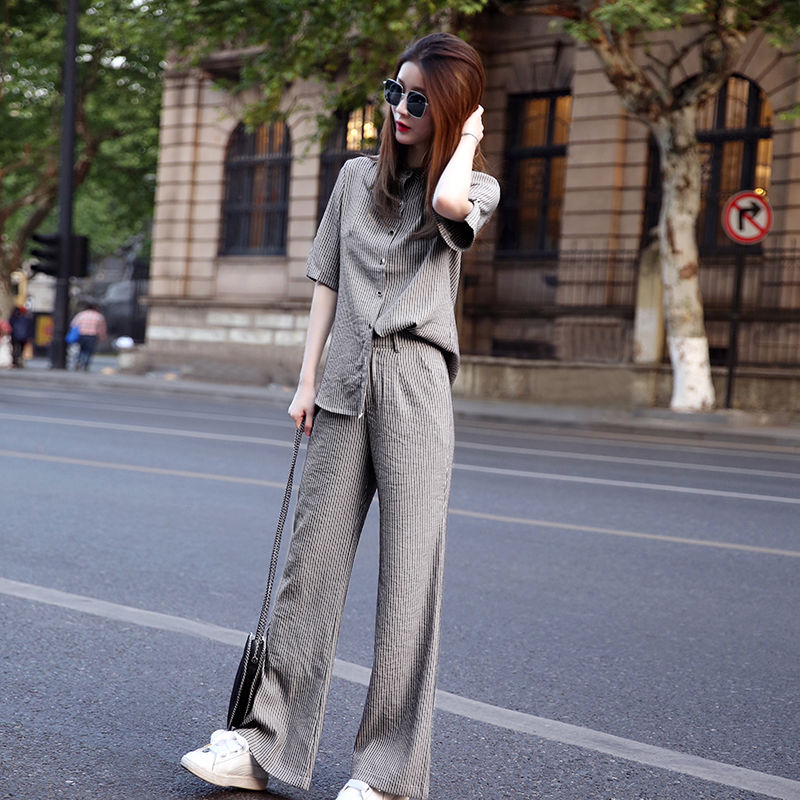 会打扮的女人都不穿裙子，今夏最时尚的6款套装，有入你法眼的吗