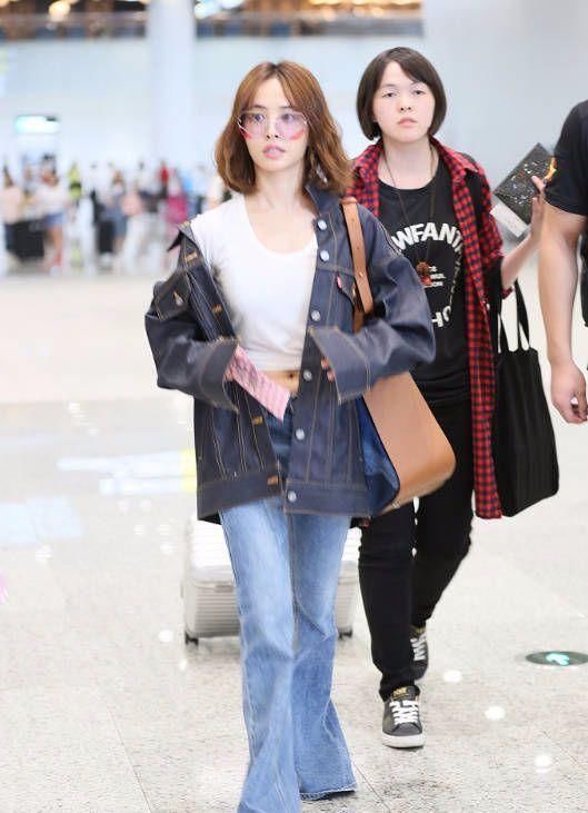 千万别学蔡依林穿这种裤子，明明身高就不够，穿出了小短腿的感觉