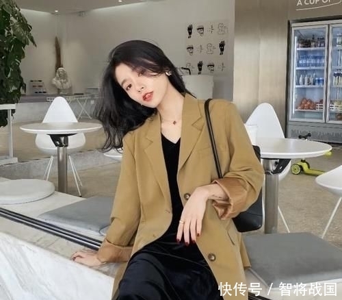  『初春』最近火了一种初春搭配，减龄又有气质，120斤都能穿出女神范儿