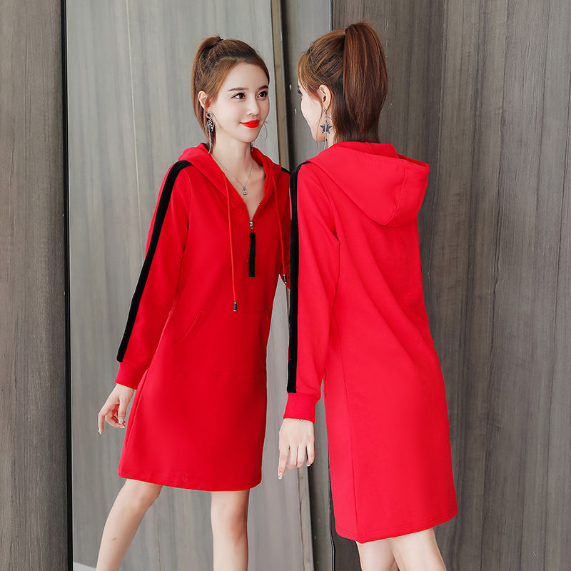 会打扮的女人都不穿裙子了,现在流行下面这时髦卫衣,简直美炸天