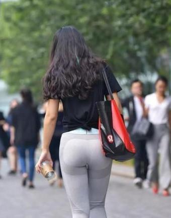 百搭又修身的时尚利器，打底裤让你的美无处可藏！