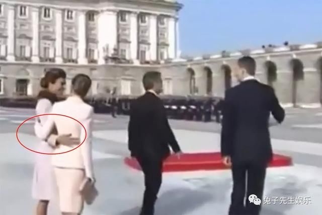 阿根廷第一夫人当众要牵手，却被西班牙王后莱蒂齐亚各种碾压！