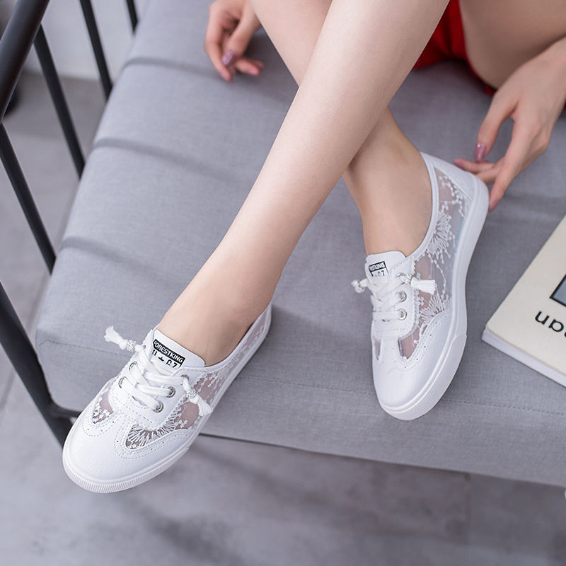 高跟鞋穿腻了，试试下面这几款小白鞋，超级百搭还特洋气还不磨脚