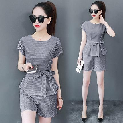 洋气女人都在穿这样的秋季女裙了,搭配高跟鞋也是超级美呢