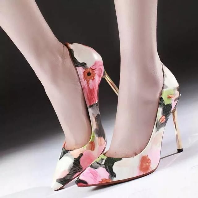 轻奢尖头高跟鞋让你气质出众