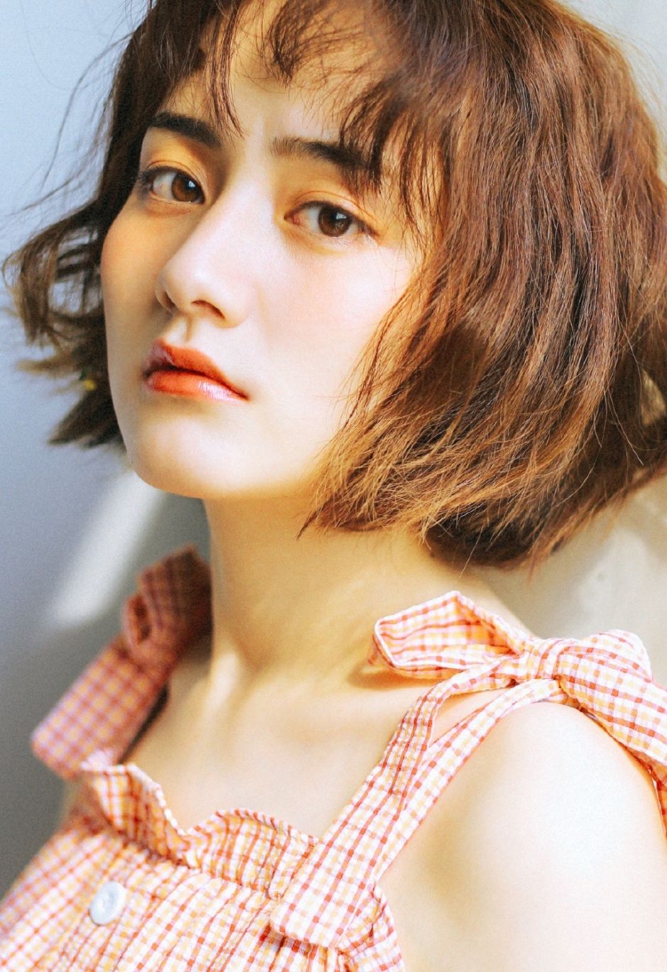 运动服美女校花乌黑长发白净面孔清新气质写真图片