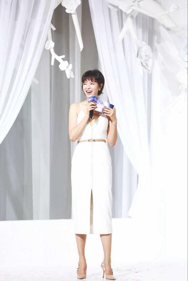 看到李艾才知道什么叫做真实！肩宽腿粗有啥的，根本不在意！