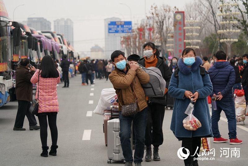  工作■河南483名务工人员集体乘车赴浙江上班