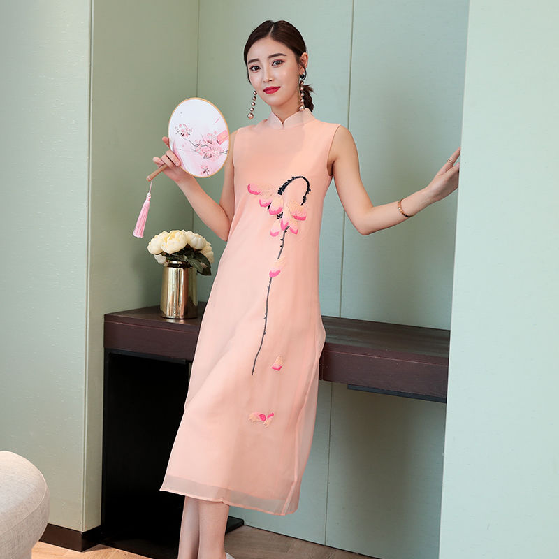 微胖女穿最美的流行中国风“茶服”，风韵十足、引人瞩目