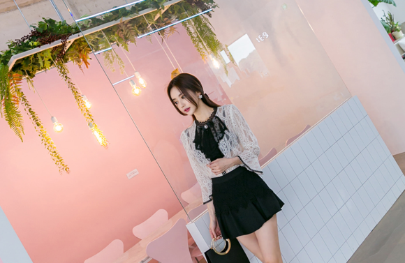 女神孙允珠,天鹅堡织花蚕丝宫廷花缀洋裙