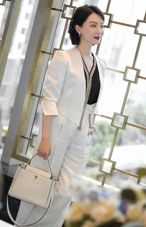 陈数不愧为口红达人，选对色号艳压群芳，这才是明星的最爱！