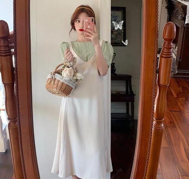  [配衬衫]别总单穿吊带裙了，今年更流行“吊带裙+衬衫”，比单穿更时髦！