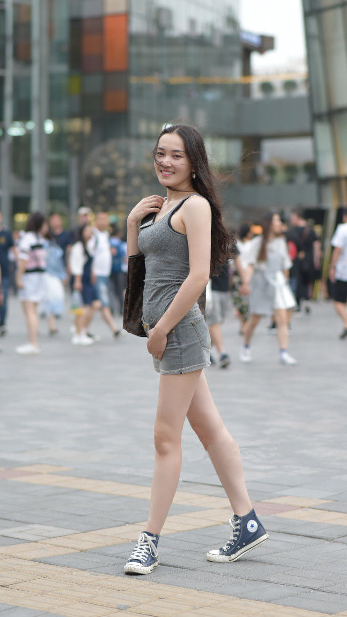 北京街拍，简单的搭配也能穿出女神范儿，让你魅力十足