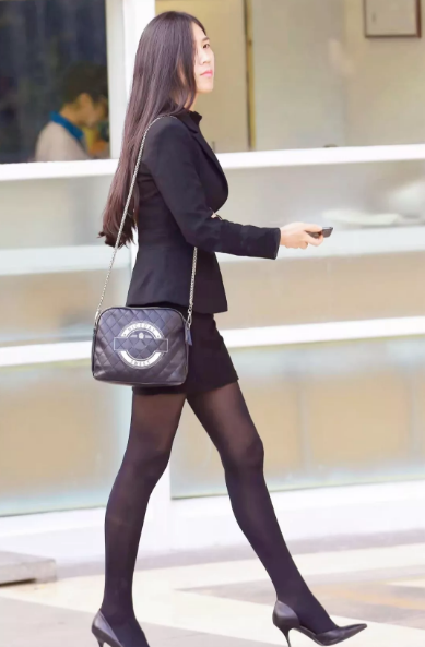 街拍黑丝高跟身材高挑的职业装美女姐姐