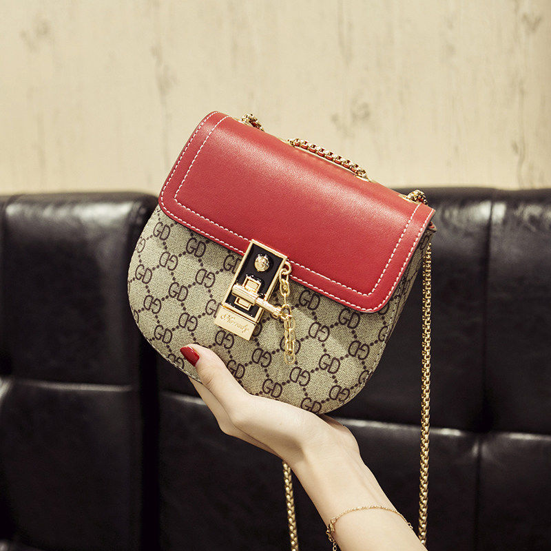 性感的老婆背上这大气的包，那身材真是 妩媚又妖娆啊