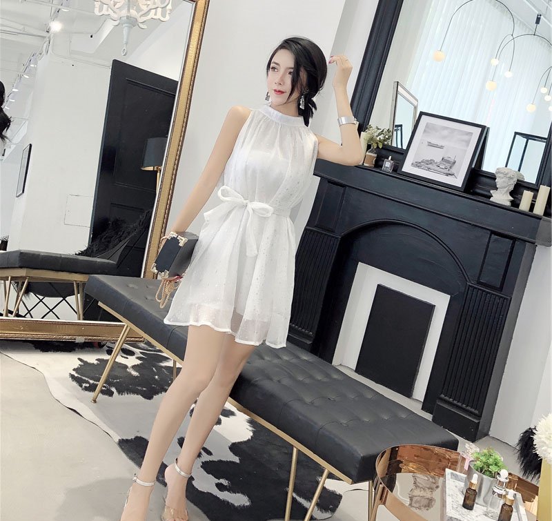 难怪老公总往海滩跑，女人这么穿，美醉了，谁都忍不住多看几眼