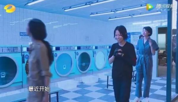 种草| 王菲又把工装连体裤穿火了，早秋抢占C位就靠它啦!