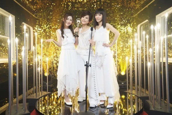 青春都“毁”了?可是S.H.E怎么17年没变!