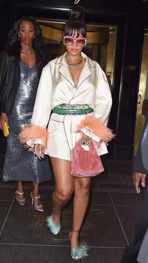 性感又撩人的睡衣风 怎么穿不被秒成渣