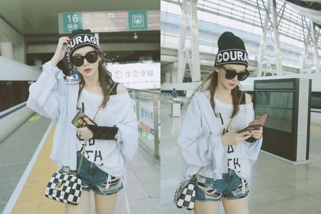 戚薇为显腿长真拼！短裤穿成“三角区”坐下来的瞬间好尴尬！