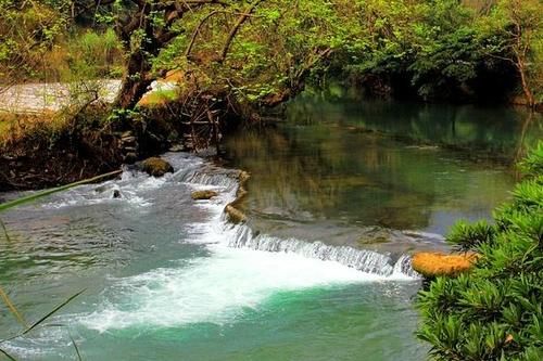 云南罗平的多依河，幽静迷人的田园风光，是个旅游拍照的好地方