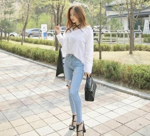 紧身牛仔裤让女人重拾信心，展现出优雅动人的气质