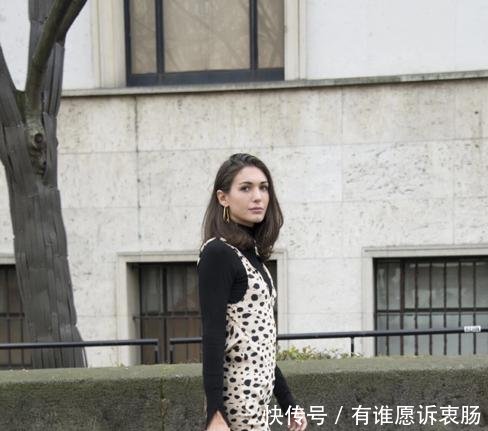 「高跟穆勒鞋」小白鞋失宠了,今年最火的“鞋子”是它,搭配风衣大衣特有范