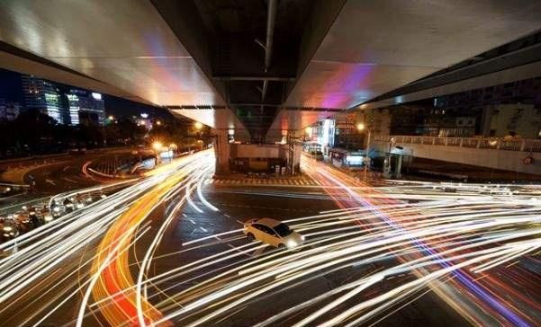 摄影技巧：拍摄车轨，这四招教你拍出好看的车轨